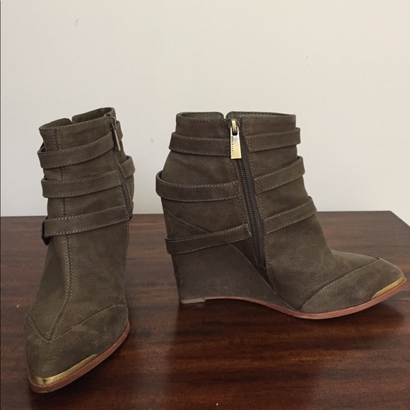 Vince Camuto booties - Picture 2 of 2